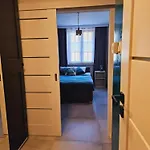 Krysztal A10, Garaz